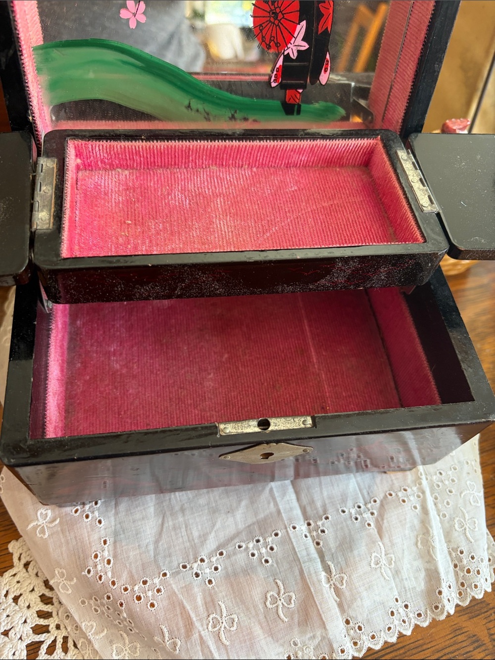 Lacquer Jewelry Box with Red Scenic Pagoda Detail - Black/Red - Picture 4 of 6